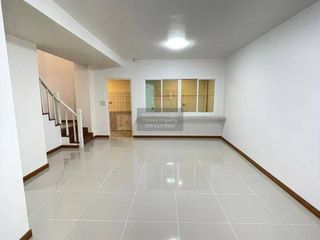 Casa adosada en venta de 3 habitaciones en Sai Noi, Nonthaburi
