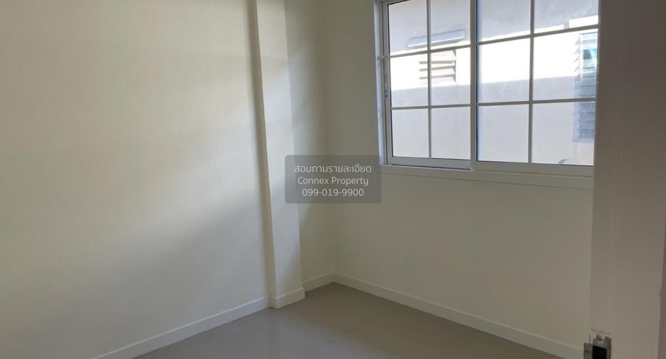 For sale 3 bedrooms townhouse in Mueang Samut Sakhon, Samut Sakhon