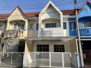 For sale 3 bedrooms townhouse in Mueang Samut Sakhon, Samut Sakhon