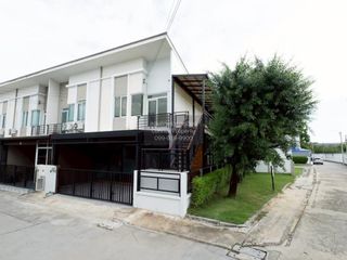 For sale 4 bedrooms townhouse in Bang Phli, Samut Prakan