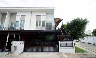 出售 4 卧室 联排别墅 在 Bang Phli, Samut Prakan