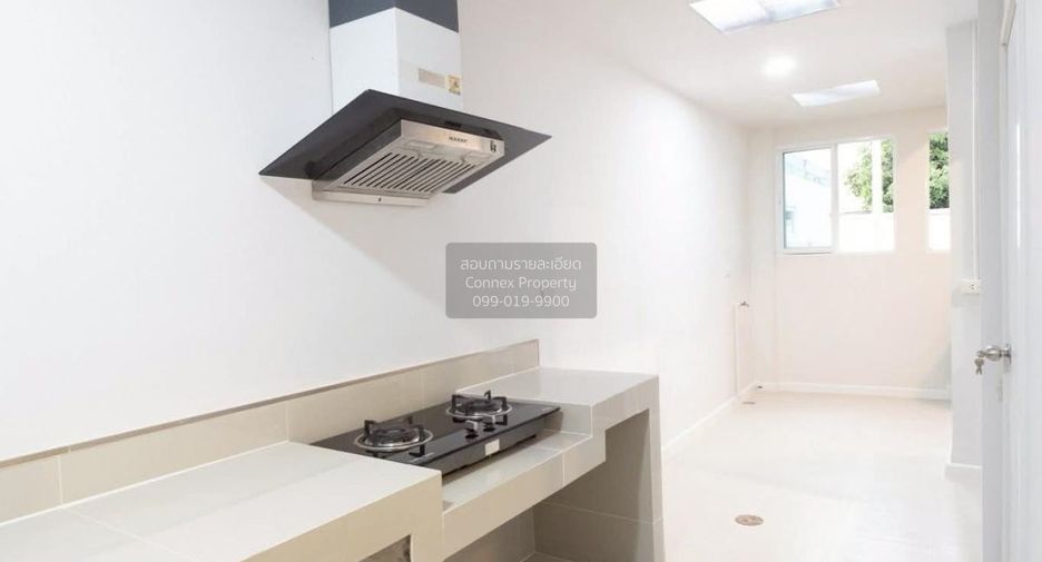 For sale 4 bedrooms townhouse in Bang Phli, Samut Prakan