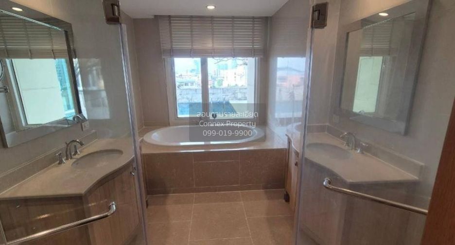For sale 3 ベッドルーム condo in Sathon, Bangkok