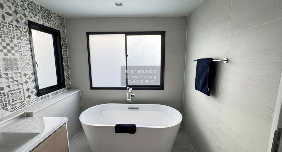 Haus zum Kauf mit 5 Zimmer in Khlong Sam Wa, Bangkok