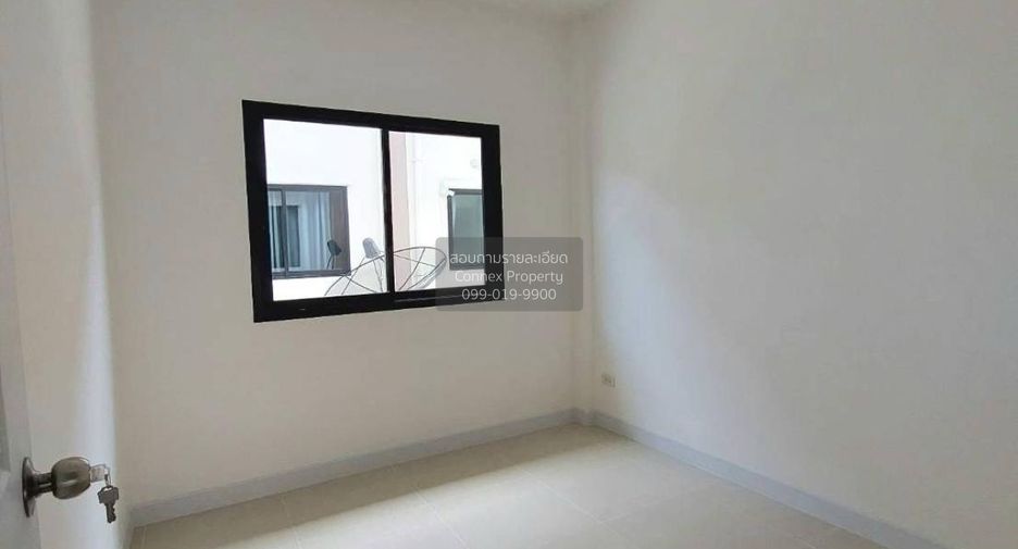 Casa adosada en venta de 3 habitaciones en Krathum Baen, Samut Sakhon