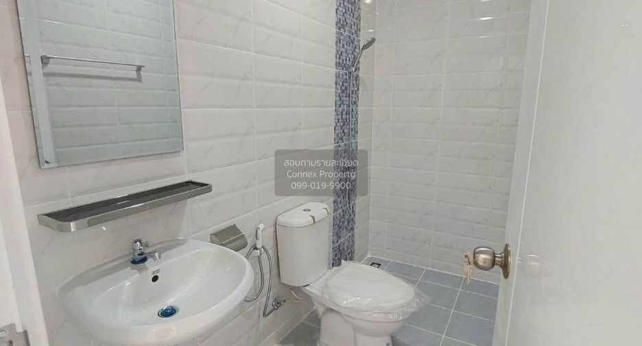 Casa adosada en venta de 3 habitaciones en Krathum Baen, Samut Sakhon