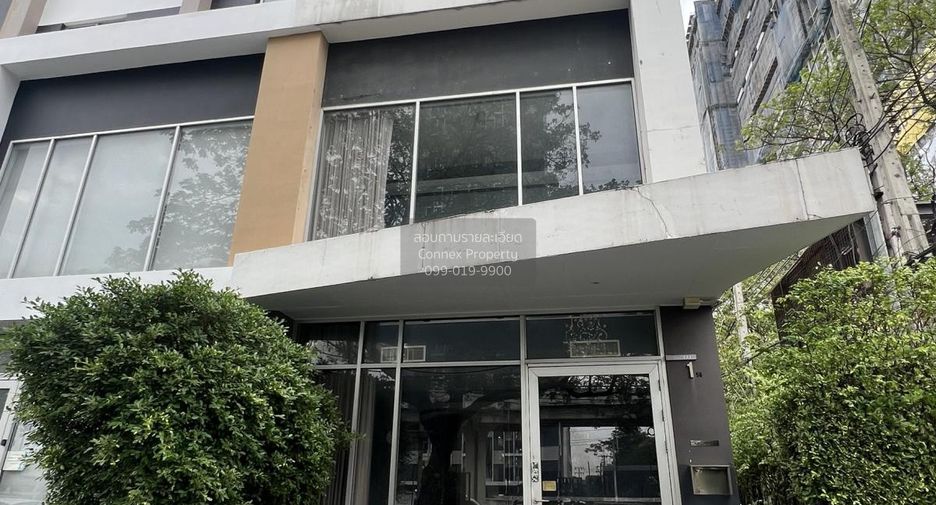 À vendre 2 chambres maison de ville à Khan Na Yao, Bangkok