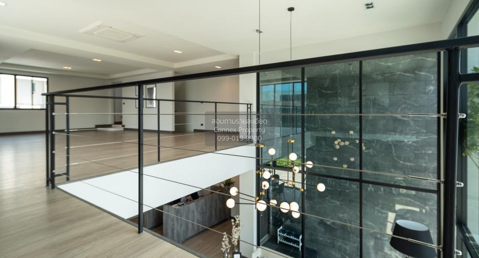 For sale 5 bedrooms townhouse in Bang Kapi, Bangkok