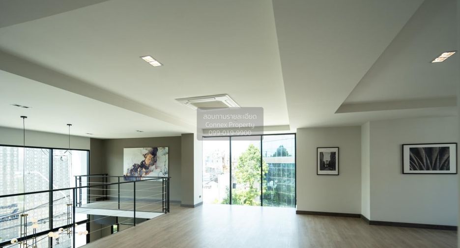 For sale 5 bedrooms townhouse in Bang Kapi, Bangkok