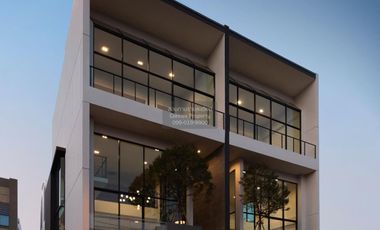 For sale 5 bedrooms townhouse in Bang Kapi, Bangkok