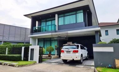 Casa en alquiler de 4 habitaciones en Bang Kapi, Bangkok