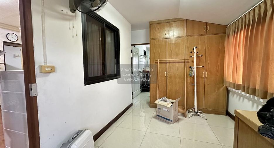 For rent 5 bedrooms house in Pak Kret, Nonthaburi