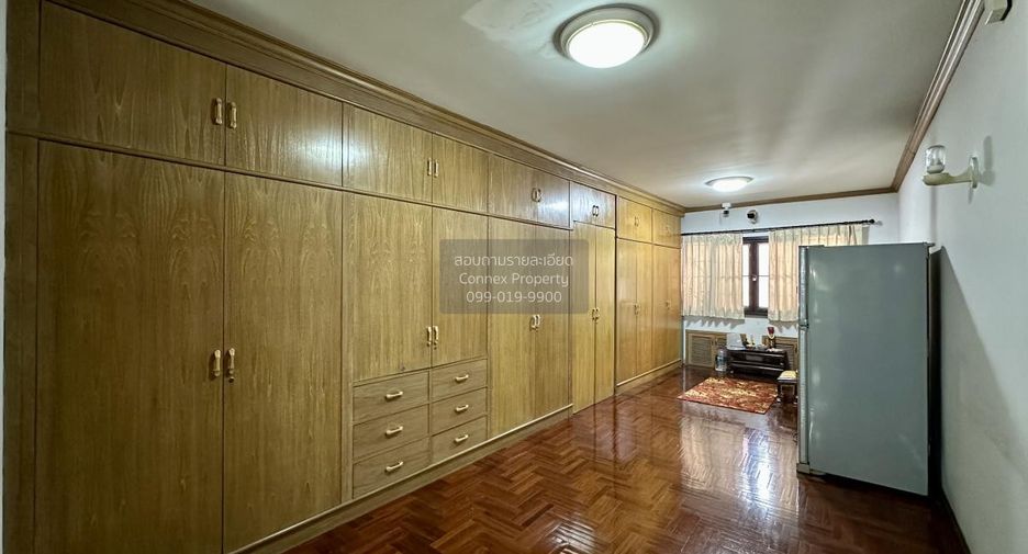 For rent 5 bedrooms house in Pak Kret, Nonthaburi