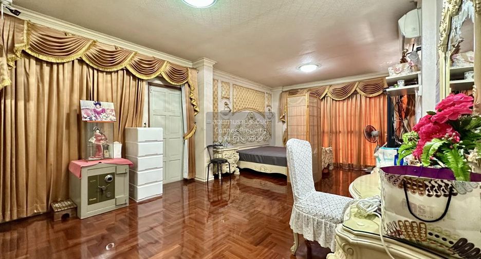 For rent 5 bedrooms house in Pak Kret, Nonthaburi