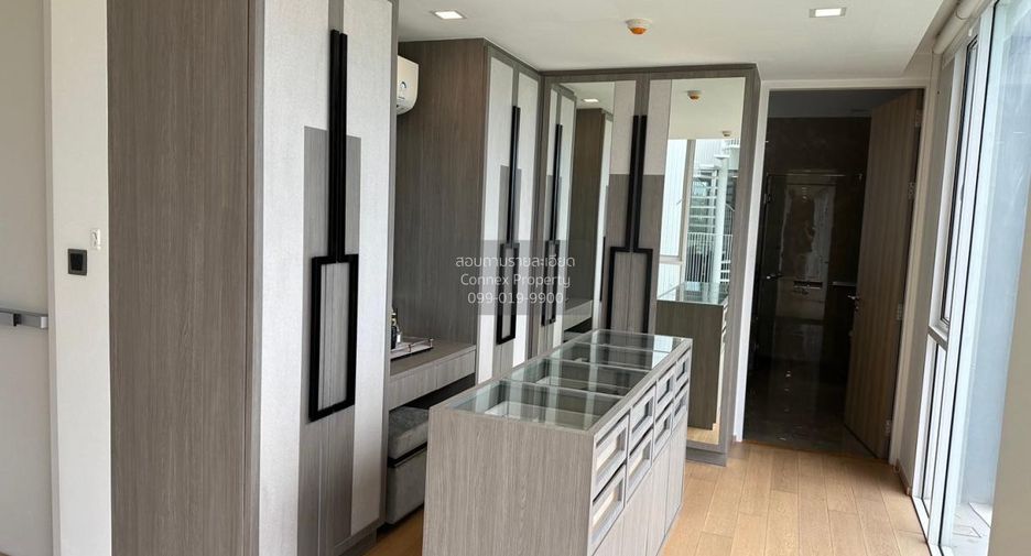 For rent 3 bedrooms townhouse in Wang Thonglang, Bangkok