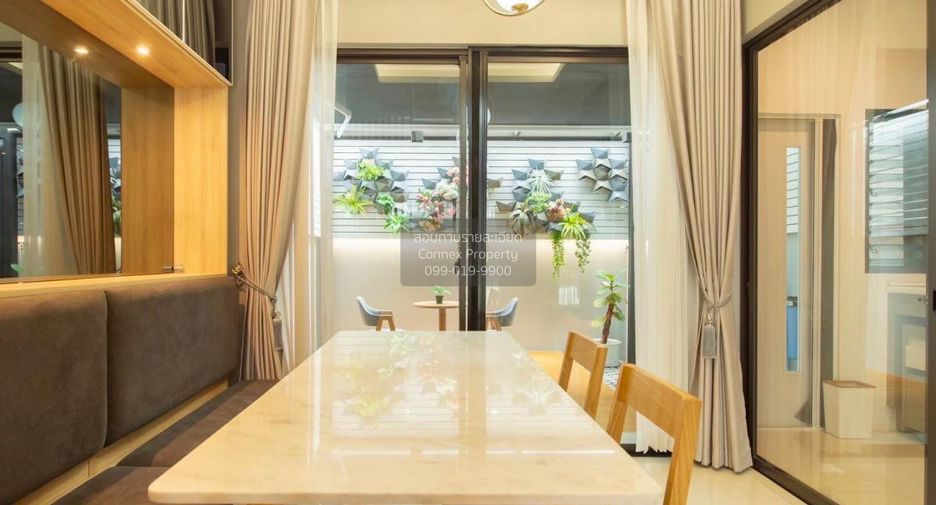 Casa adosada en alquiler de 3 habitaciones en Lat Phrao, Bangkok