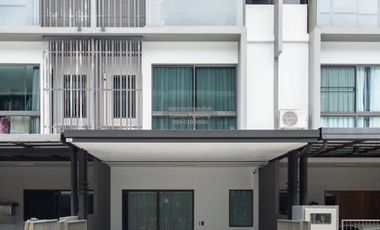 For rent 3 bedrooms townhouse in Lat Phrao, Bangkok