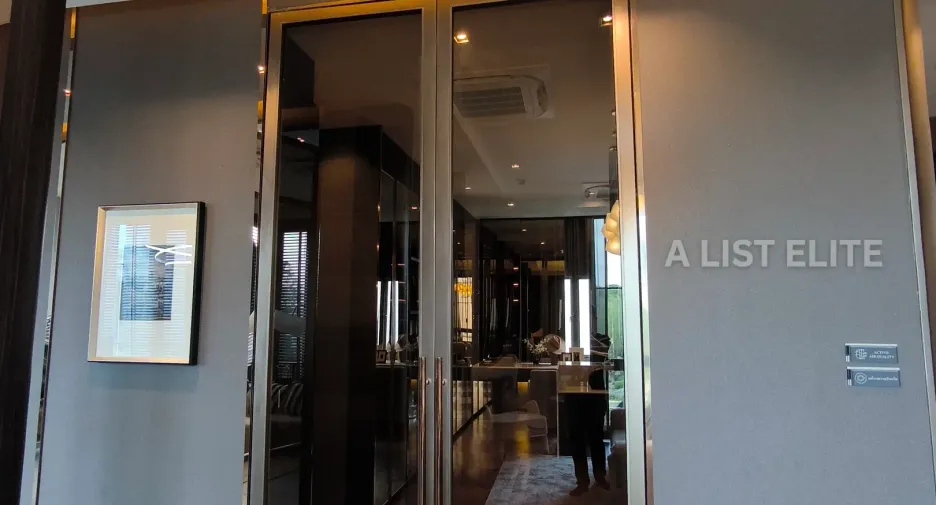 For sale 6 bedrooms house in Thawi Watthana, Bangkok