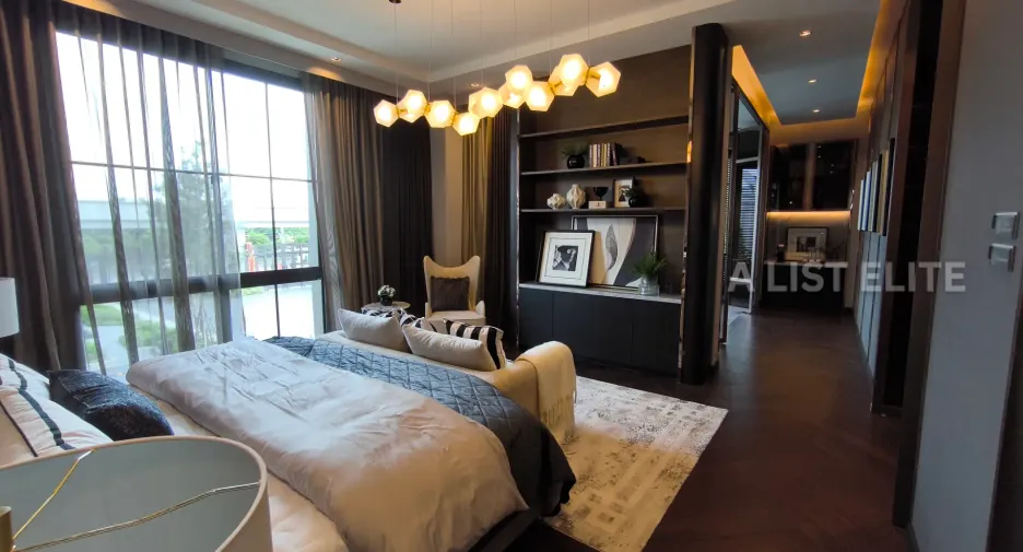 For sale 6 bedrooms house in Thawi Watthana, Bangkok