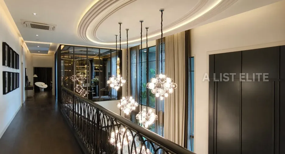 For sale 6 bedrooms house in Thawi Watthana, Bangkok