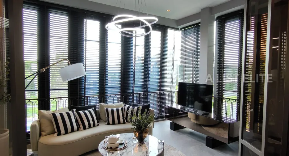 For sale 6 bedrooms house in Thawi Watthana, Bangkok