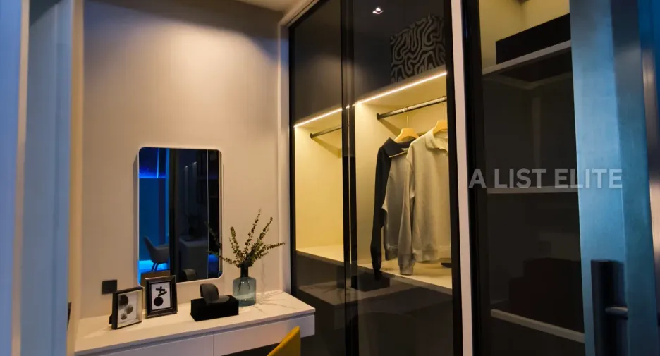 For sale 6 bedrooms house in Thawi Watthana, Bangkok