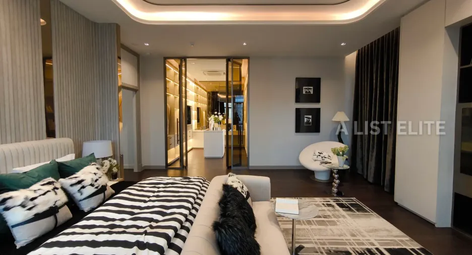 For sale 6 bedrooms house in Thawi Watthana, Bangkok
