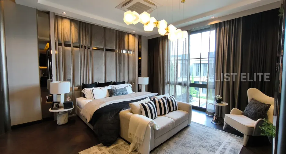 For sale 6 bedrooms house in Thawi Watthana, Bangkok
