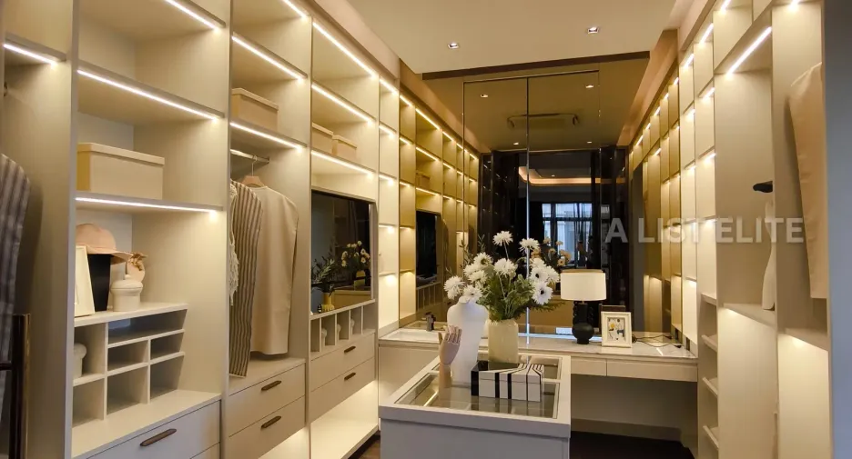 For sale 5 bedrooms house in Thawi Watthana, Bangkok