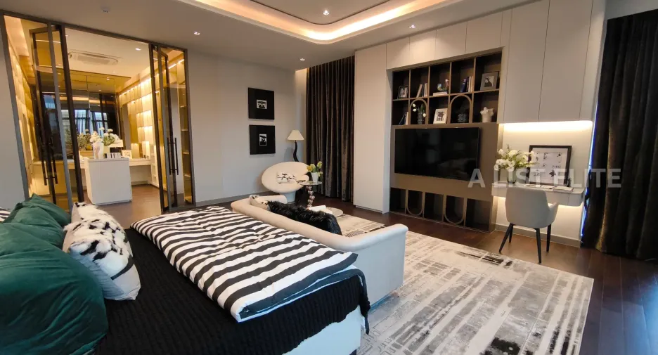 For sale 5 bedrooms house in Thawi Watthana, Bangkok