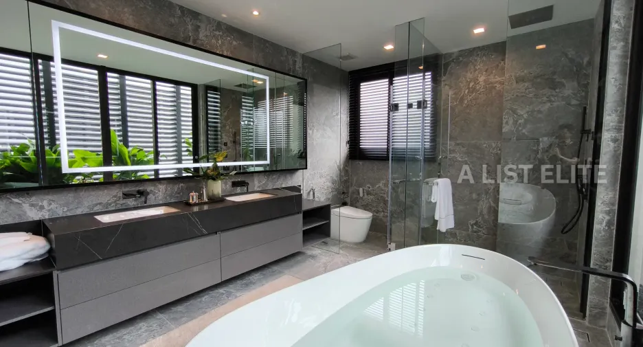 For sale 5 bedrooms house in Thawi Watthana, Bangkok
