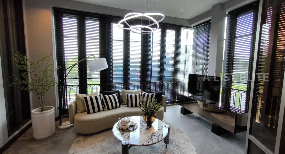 For sale 5 bedrooms house in Thawi Watthana, Bangkok