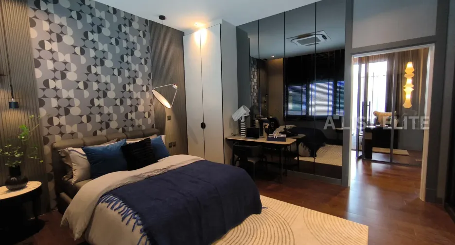 For sale 5 bedrooms house in Thawi Watthana, Bangkok