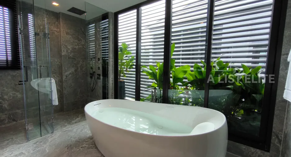 For sale 5 bedrooms house in Thawi Watthana, Bangkok