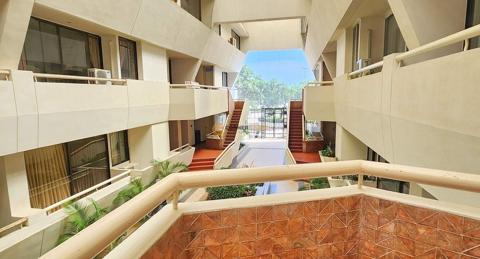 For rent 3 bedrooms condo in Bang Lamung, Chonburi