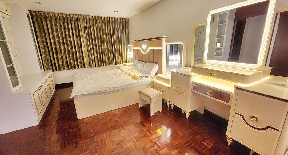 For rent 3 bedrooms condo in Bang Lamung, Chonburi