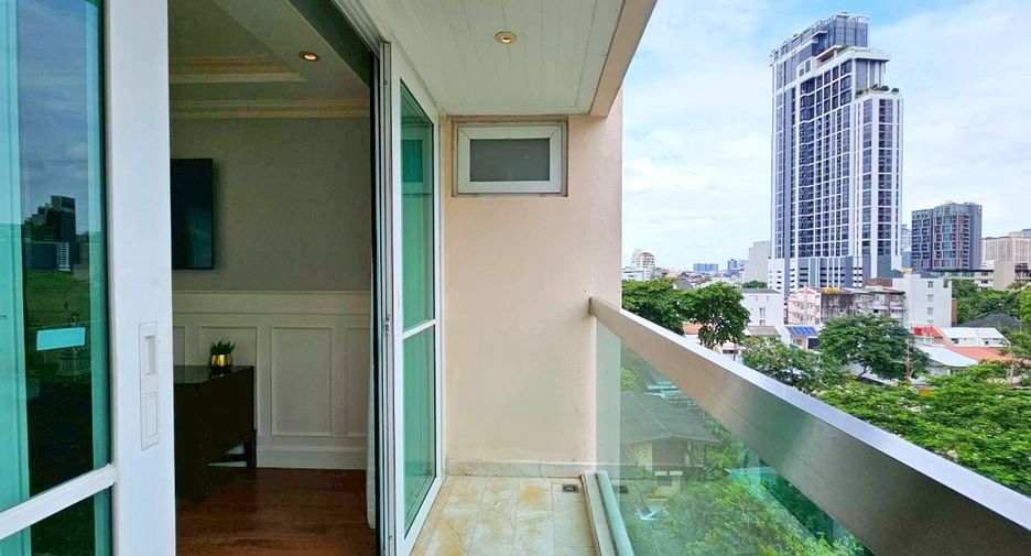 For rent 2 bedrooms condo in Watthana, Bangkok