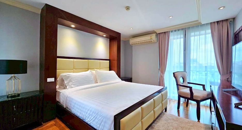 For rent 2 bedrooms condo in Watthana, Bangkok