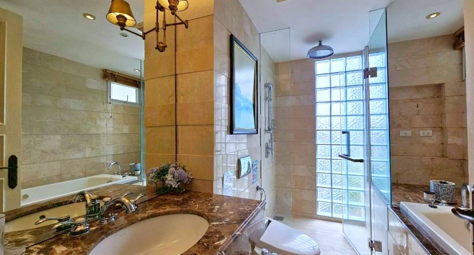 For rent 2 bedrooms condo in Watthana, Bangkok