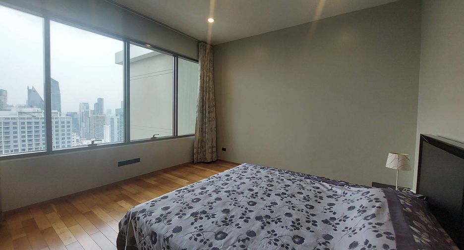 For rent 2 bedrooms condo in Khlong Toei, Bangkok