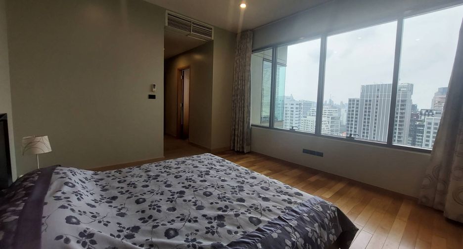 For rent 2 bedrooms condo in Khlong Toei, Bangkok