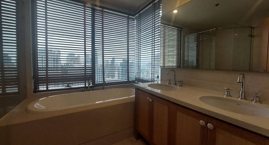 For rent 2 bedrooms condo in Khlong Toei, Bangkok