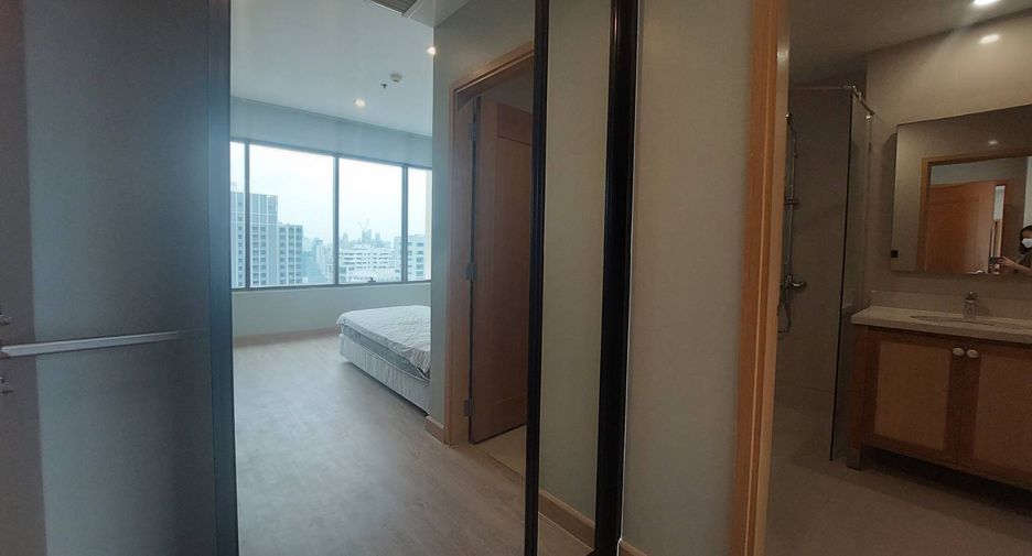 For rent 2 bedrooms condo in Khlong Toei, Bangkok