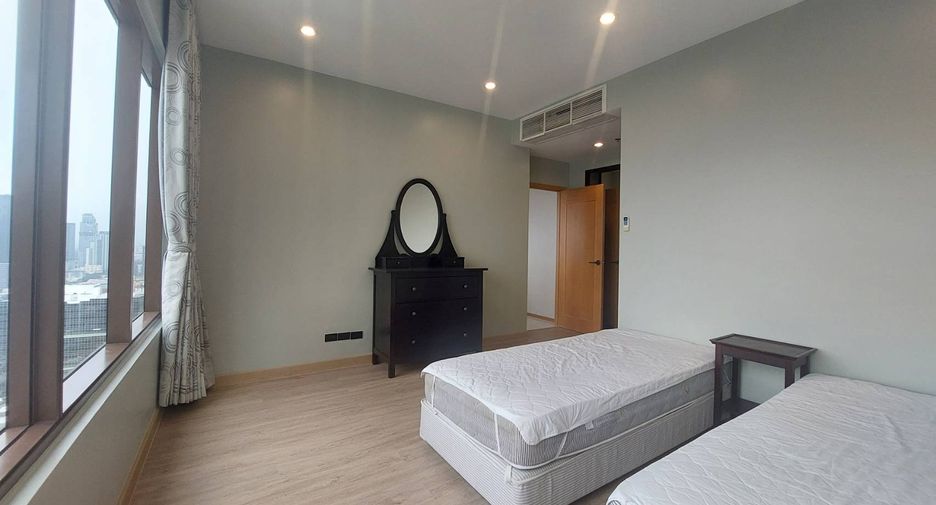 For rent 2 bedrooms condo in Khlong Toei, Bangkok