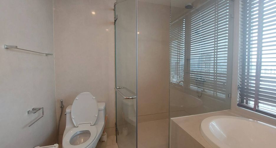 For rent 2 bedrooms condo in Khlong Toei, Bangkok