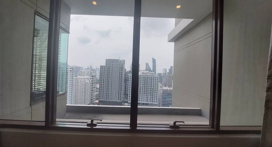 For rent 2 bedrooms condo in Khlong Toei, Bangkok