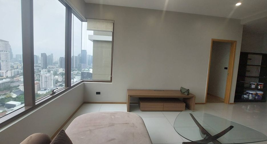 For rent 2 bedrooms condo in Khlong Toei, Bangkok