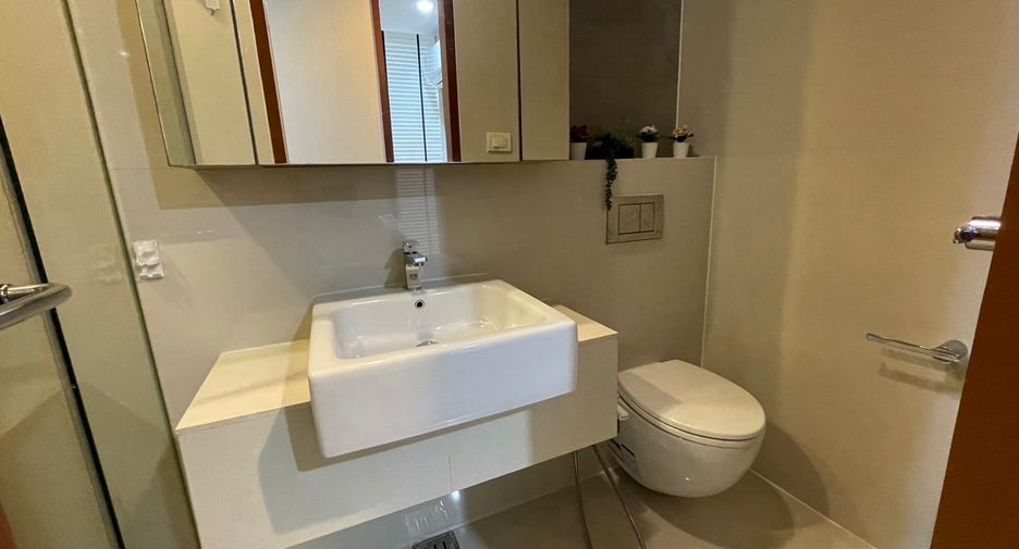 For rent 1 bed condo in Khlong Toei, Bangkok