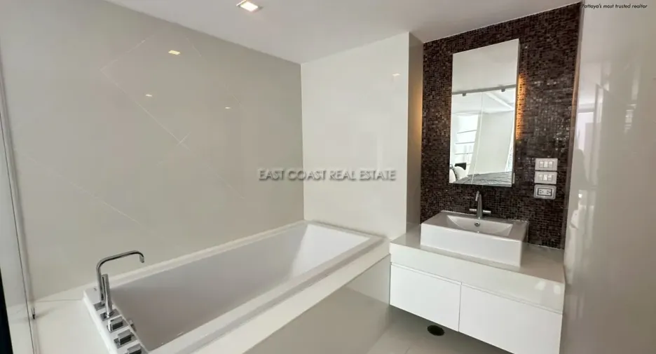 For rent and for sale 1 bed condo in Bang Lamung, Chonburi