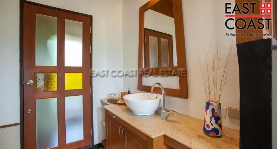 For rent and for sale 4 bedrooms house in Jomtien, Pattaya